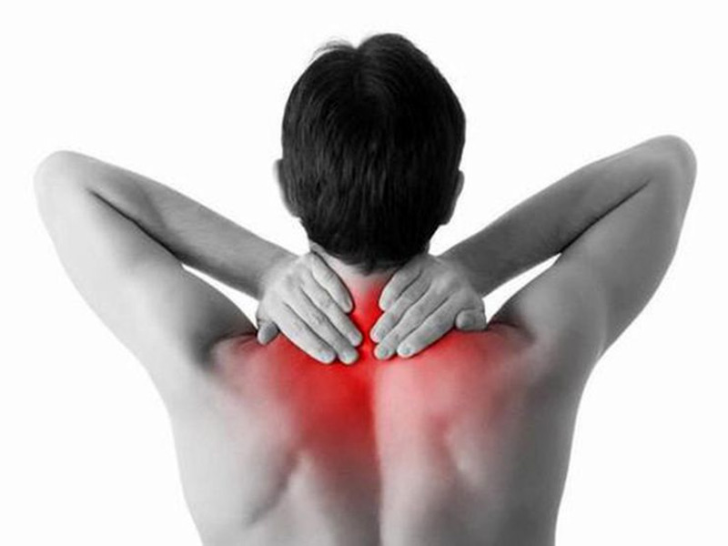 Kích thích huyệt Bát Tà giúp vùng cổ lưu thông khí huyết, giảm đau hiệu quả