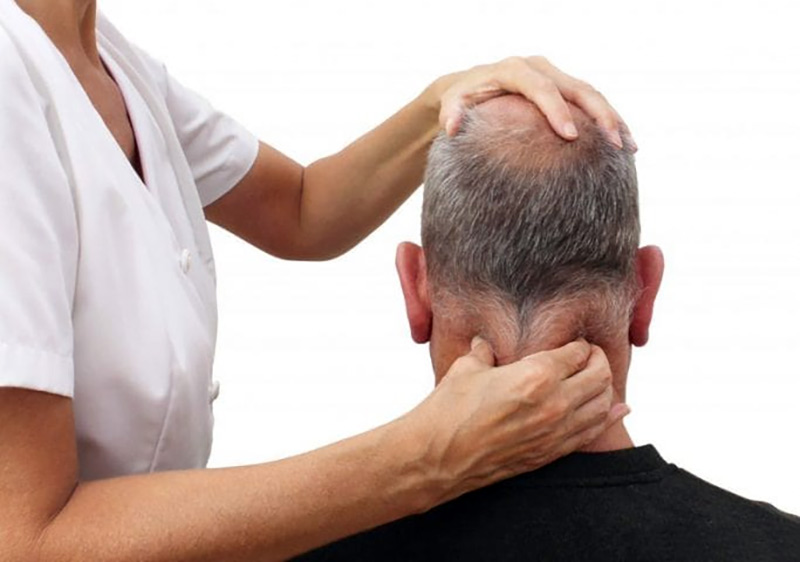 Day ấn huyệt Phong Trì đúng cách bằng tay