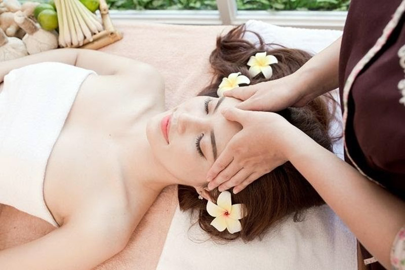 Kích thích huyệt Dương Bạch giúp lưu thông khí huyết vùng đầu