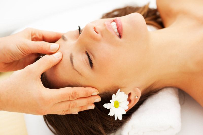 Bấm huyệt  Dương Bạch điều trị đau đầu, giải quyết các vấn đề về mắt