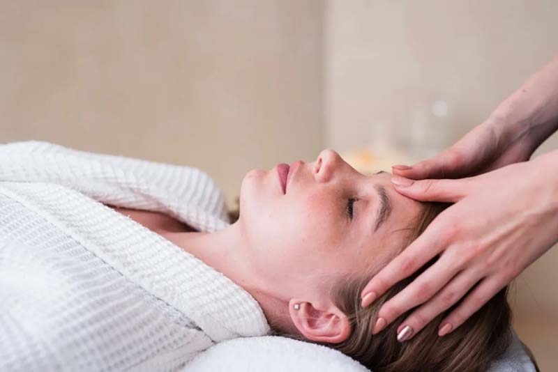 Bấm huyệt Đầu Duy giúp thư giãn tinh thần, giảm đau đầu nhanh chóng