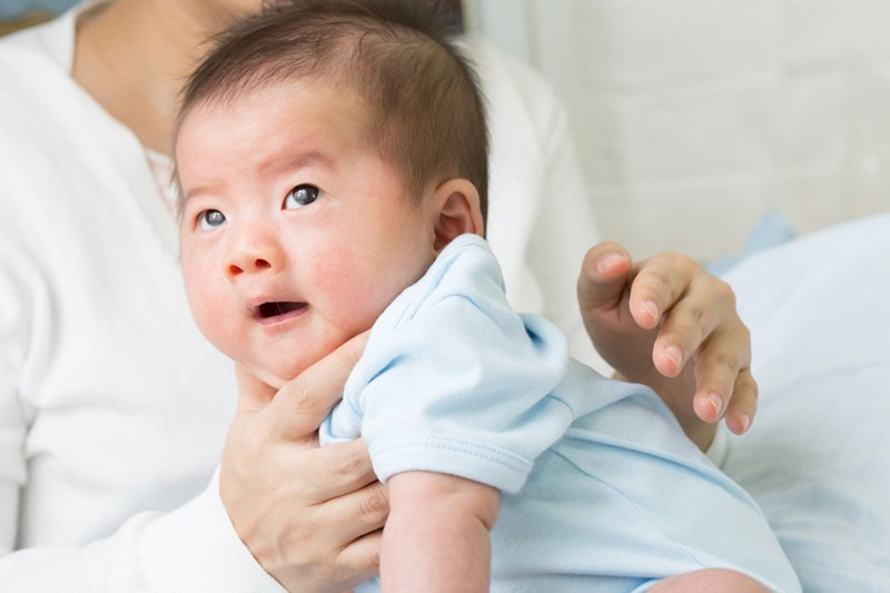 Nấc cụt thường xảy ra ở trẻ sơ sinh