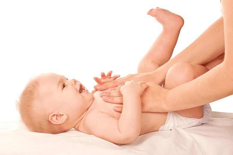 Bấm huyệt giúp bé giảm nấc cụt nhanh chóng