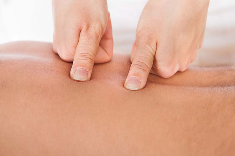 Bấm huyệt Kỳ Môn an toàn, thao tác dễ dàng