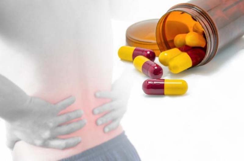 Sử dụng thuốc giúp giảm các cơn đau lưng nhanh chóng