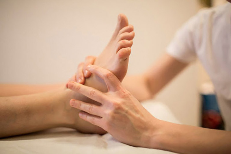 Luôn cẩn trọng và quan sát sự thay đổi bất thường của cơ thể khi bấm huyệt
