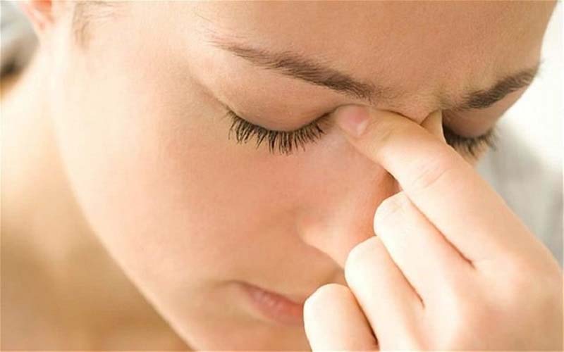 Có nhiều nguyên nhân gây đau huyệt Toản Trúc
