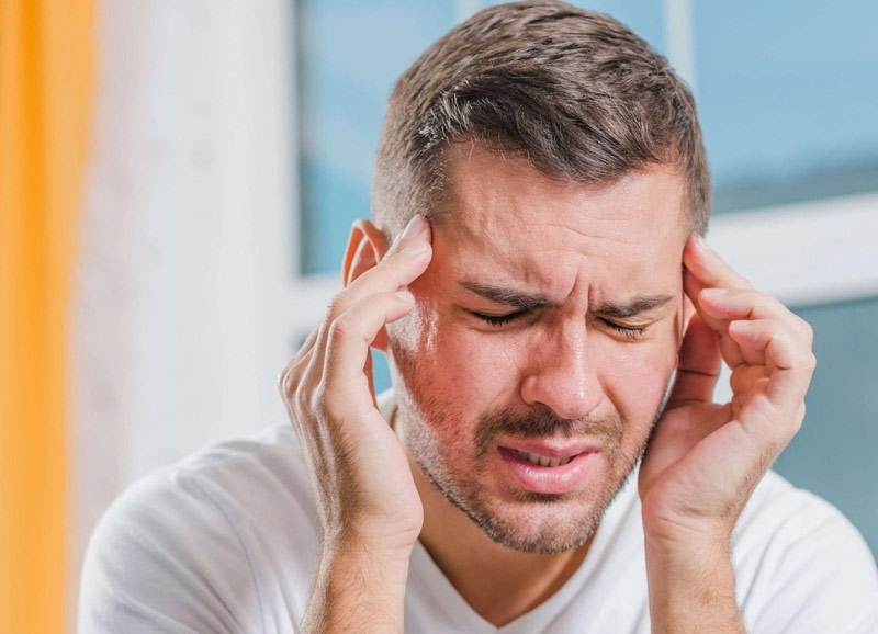Đau đầu, suy nhược thần kinh do bấm huyệt quá thường xuyên