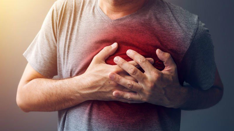 Bấm huyệt quá nhiều gây đau tim, tăng - tụt huyết áp