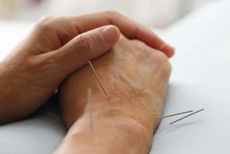 Châm cứu huyệt Dương Khê điều trị các bệnh lý mãn tính