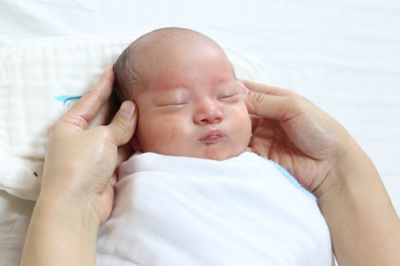 Cách massage đầu cho trẻ sơ sinh đảm bảo an toàn, hiệu quả