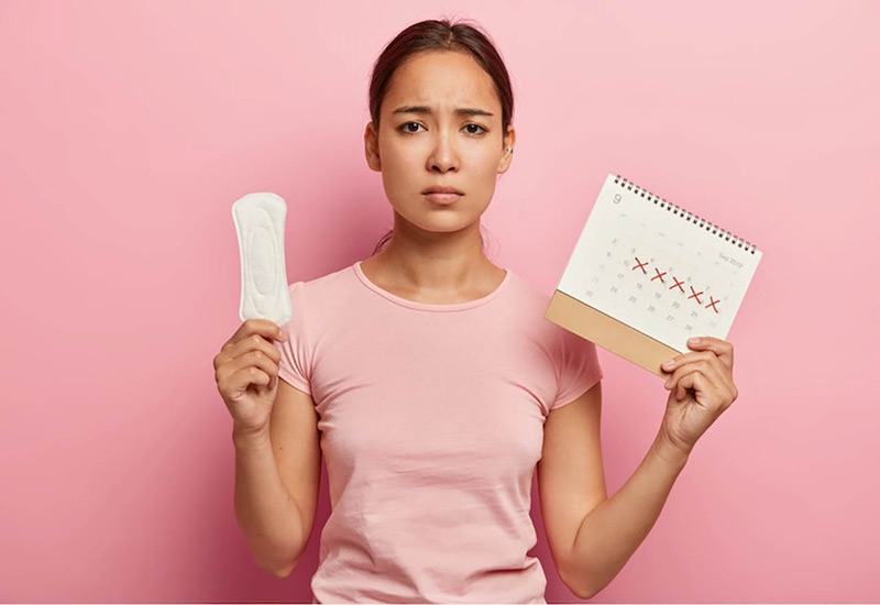 Kinh nguyệt đến muộn do nhiều nguyên nhân gây ra
