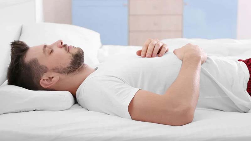 Thay đổi tư thế ngủ để giảm tình trạng ngủ dậy bị đau lưng