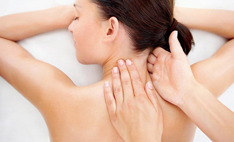 Bấm huyệt mắt sáng Phong Trì