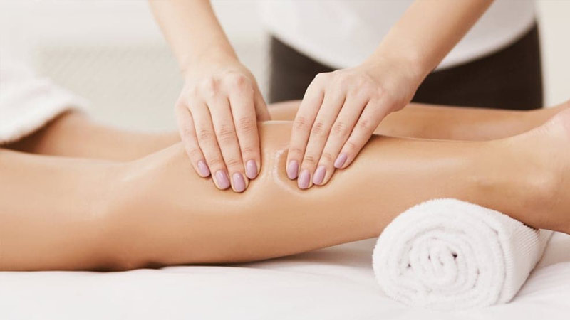 Hướng dẫn cách massage bắp chân giảm đau đơn giản tại nhà