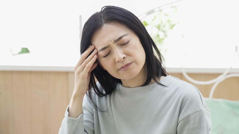 Thay đổi hormone là nguyên nhân thường thấy gây đau lưng ở phụ nữ tuổi tiền mãn kinh