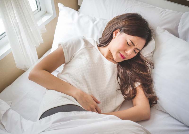 Xoa bóp huyệt Giáp Tích có thể hỗ trợ giảm đau bụng kinh