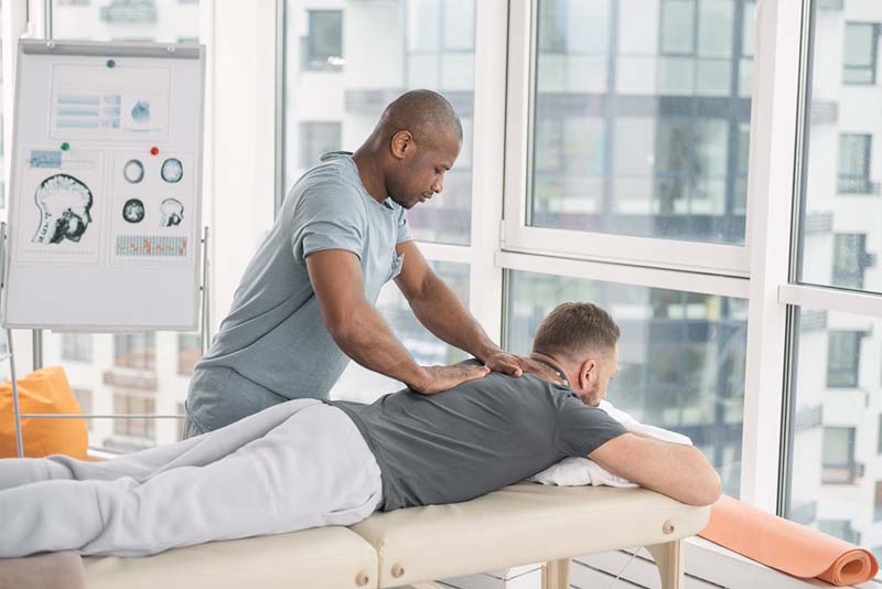 Vật lý trị liệu với bệnh nhân mắc hội chứng thắt lưng hông nghiêm trọng
